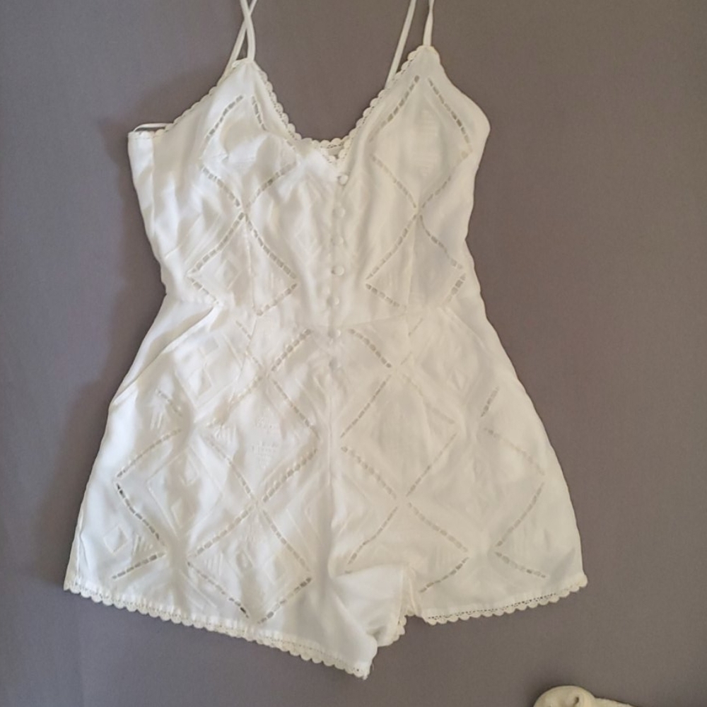 Kendall & Kylie White Eyelet Romper - Picture 2 of 9